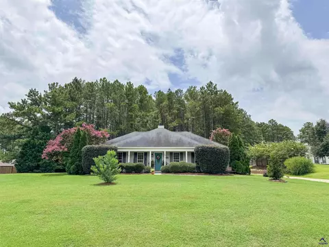 38 Ridgeway Dr, Fort Valley, GA 31030