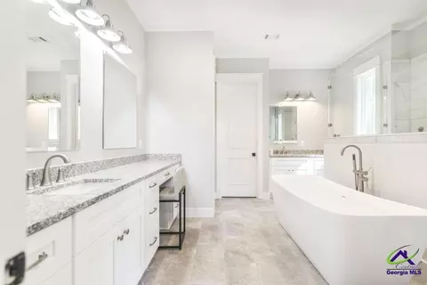 Bath - 665 Edge Rd, Forsyth, GA 31029 photo 1 of 5