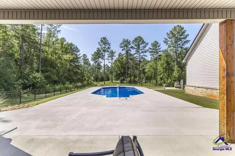 Exterior - 665 Edge Rd, Forsyth, GA 31029 photo 7 of 9