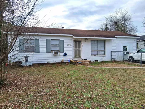 2732 Village Green Ln, Macon, GA 31206