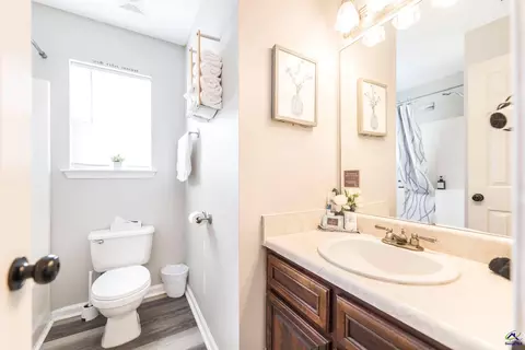 Bath - 106 Springfield Ct, Perry, GA 31069 photo 2 of 2