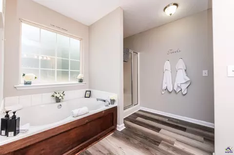 Bath - 106 Springfield Ct, Perry, GA 31069 photo 1 of 2