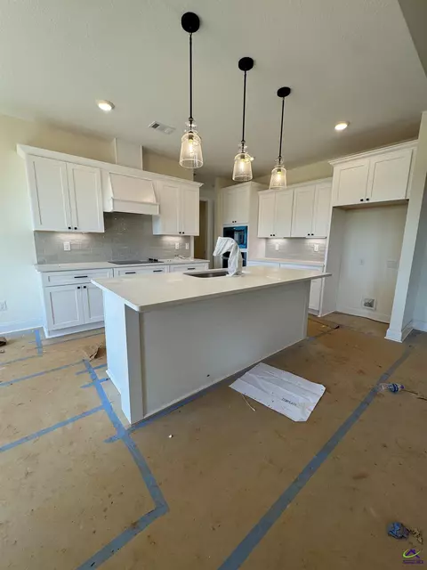 Kitchen - 8 Pleasant Oaks Dr, Perry, GA 31069 photo 2 of 3