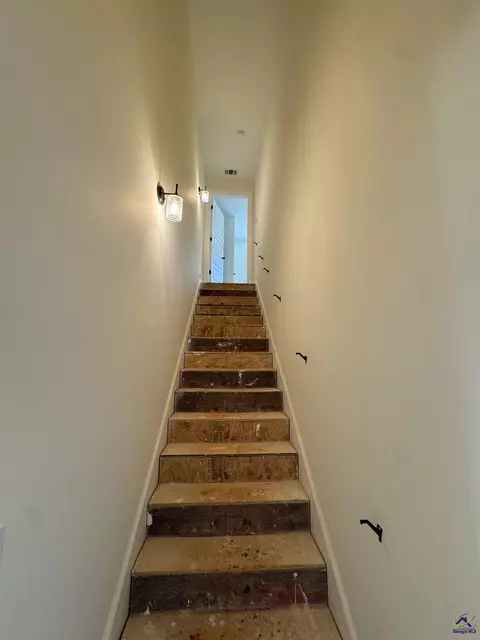 Entry Way - 8 Pleasant Oaks Dr, Perry, GA 31069 photo 2 of 2