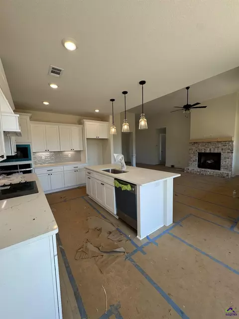 Kitchen - 8 Pleasant Oaks Dr, Perry, GA 31069 photo 3 of 3