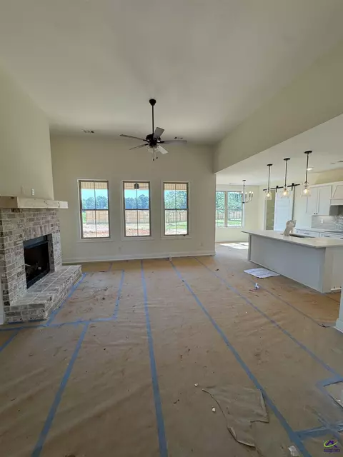 Living - 8 Pleasant Oaks Dr, Perry, GA 31069 photo 1 of 1