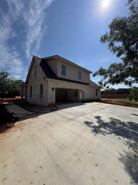 Exterior - 8 Pleasant Oaks Dr, Perry, GA 31069 photo 4 of 5