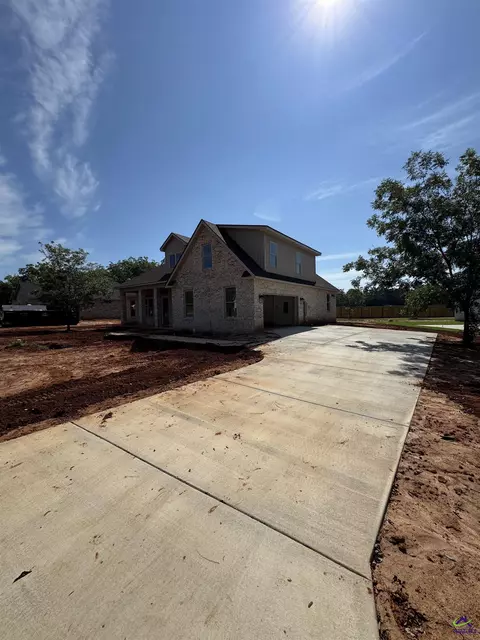 Exterior - 8 Pleasant Oaks Dr, Perry, GA 31069 photo 2 of 5