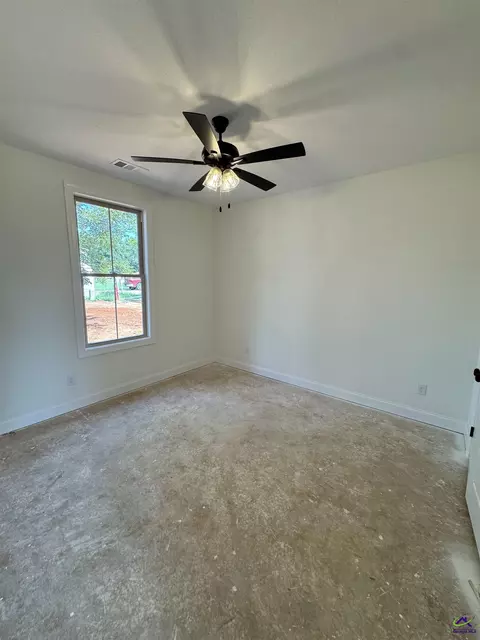 Bedroom - 8 Pleasant Oaks Dr, Perry, GA 31069 photo 3 of 5