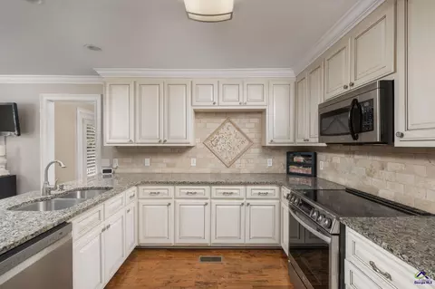 Kitchen - 2100 Davis Academy Rd, Rutledge, GA 30663 photo 3 of 4