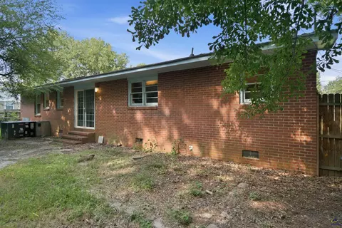 Exterior - 930 Forest Ave, Perry, GA 31069 photo 5 of 7