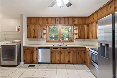 Kitchen - 930 Forest Ave, Perry, GA 31069 photo 4 of 4