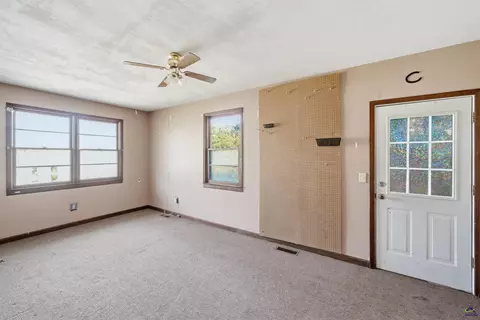 Living - 930 Forest Ave, Perry, GA 31069 photo 5 of 5
