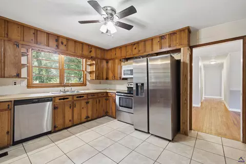 Kitchen - 930 Forest Ave, Perry, GA 31069 photo 2 of 4