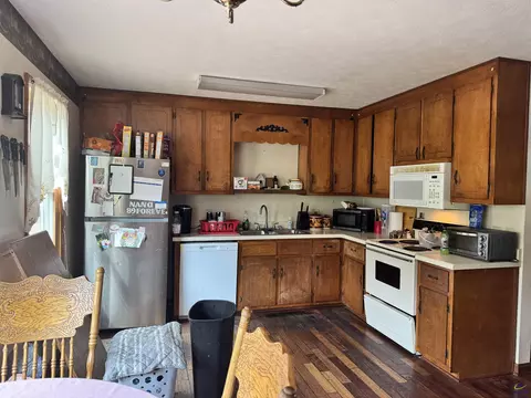 Kitchen - 384 Four Points Rd, Jackson, GA 30233 photo 2 of 3