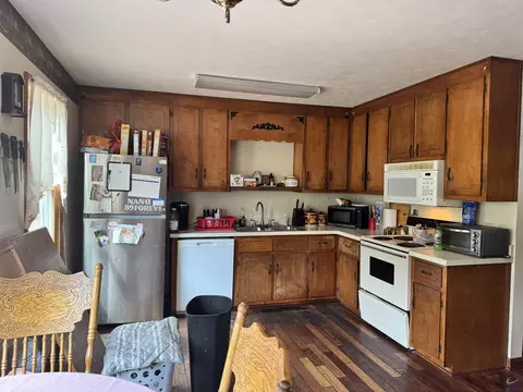 Kitchen - 384 Four Points Rd, Jackson, GA 30233 photo 2 of 3