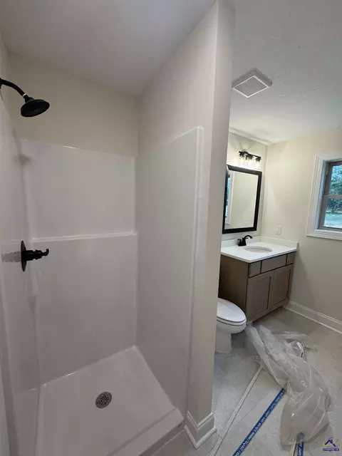 Bath - 7 Pleasant Oaks Dr, Perry, GA 31069 photo 4 of 4
