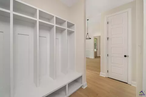 Entry Way - 7 Pleasant Oaks Dr, Perry, GA 31069 photo 3 of 6