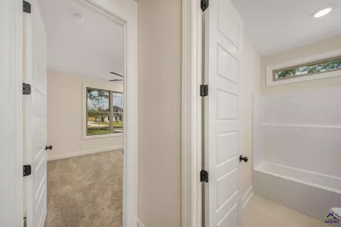 Entry Way - 7 Pleasant Oaks Dr, Perry, GA 31069 photo 5 of 6