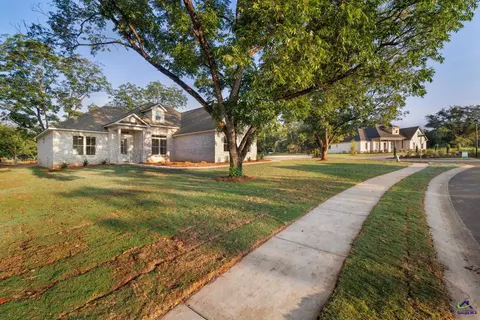 Exterior - 7 Pleasant Oaks Dr, Perry, GA 31069 photo 2 of 6