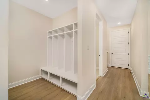 Entry Way - 7 Pleasant Oaks Dr, Perry, GA 31069 photo 2 of 6