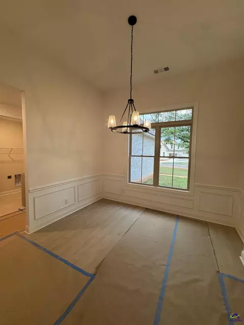 Dining - 7 Pleasant Oaks Dr, Perry, GA 31069 photo 1 of 2