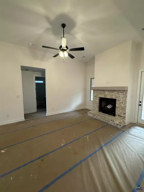 Living - 7 Pleasant Oaks Dr, Perry, GA 31069 photo 1 of 1