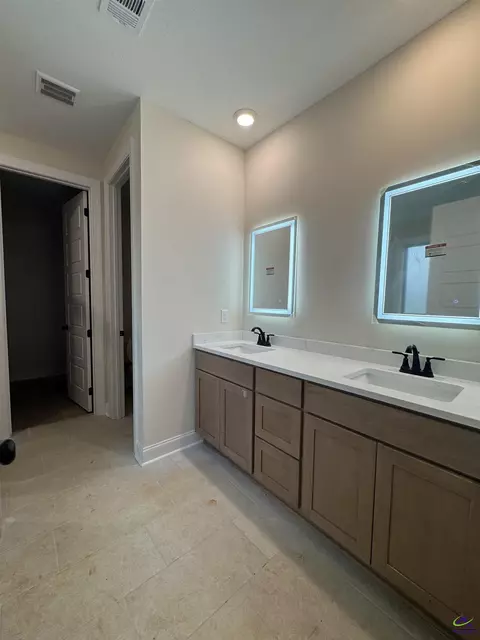 Bath - 7 Pleasant Oaks Dr, Perry, GA 31069 photo 1 of 4