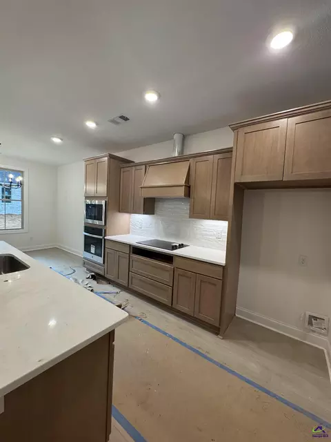 Kitchen - 7 Pleasant Oaks Dr, Perry, GA 31069 photo 2 of 3