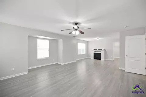 Living - 105 Dane Ter, Warner Robins, GA 31088 photo 4 of 5