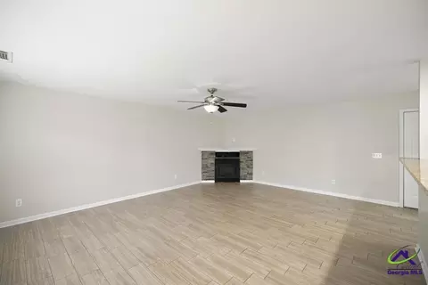 Living - 105 Dane Ter, Warner Robins, GA 31088 photo 3 of 5
