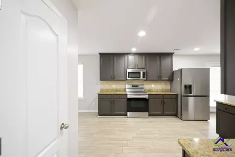 Entry Way - 105 Dane Ter, Warner Robins, GA 31088 photo 2 of 7