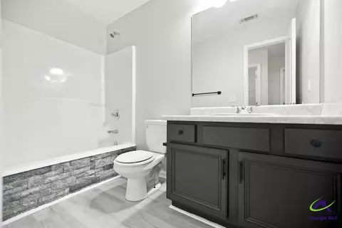 Bath - 105 Dane Ter, Warner Robins, GA 31088 photo 3 of 3