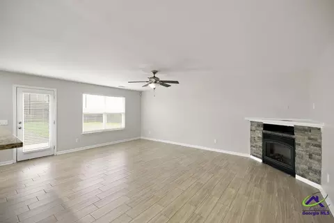 Living - 105 Dane Ter, Warner Robins, GA 31088 photo 1 of 5