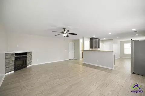 Living - 105 Dane Ter, Warner Robins, GA 31088 photo 2 of 5