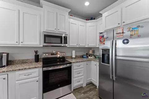 Kitchen - 116 Grayton Way, Perry, GA 31069 photo 4 of 4