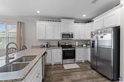 Kitchen - 116 Grayton Way, Perry, GA 31069 photo 2 of 4