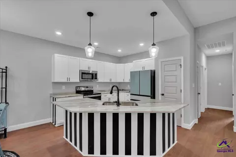 Kitchen - 209 Sugar Maple Ct, Byron, GA 31008 photo 2 of 4