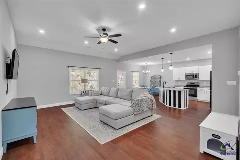 Entry Way - 209 Sugar Maple Ct, Byron, GA 31008 photo 2 of 5