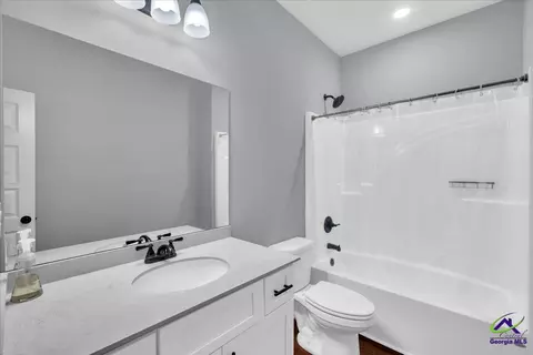 Bath - 209 Sugar Maple Ct, Byron, GA 31008 photo 4 of 4