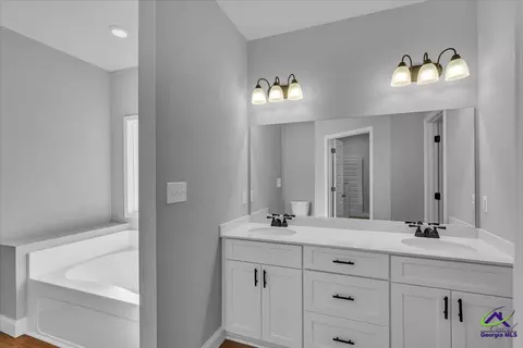 Bath - 209 Sugar Maple Ct, Byron, GA 31008 photo 1 of 4