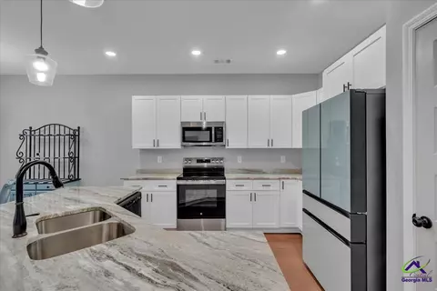Kitchen - 209 Sugar Maple Ct, Byron, GA 31008 photo 3 of 4