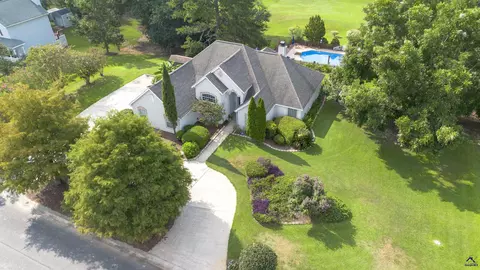 222 Waterford Dr, Bonaire, GA 31005