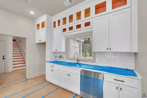 Kitchen - 114 Timber Way, Cochran, GA 31014 photo 2 of 6