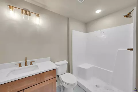 Bath - 114 Timber Way, Cochran, GA 31014 photo 4 of 6