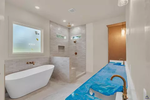 Bath - 114 Timber Way, Cochran, GA 31014 photo 3 of 6