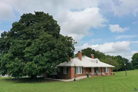 160 Underwood Rd, Reynolds, GA 31076