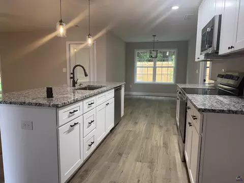 Kitchen - 211 Sutton Dr, Perry, GA 31069 photo 2 of 5