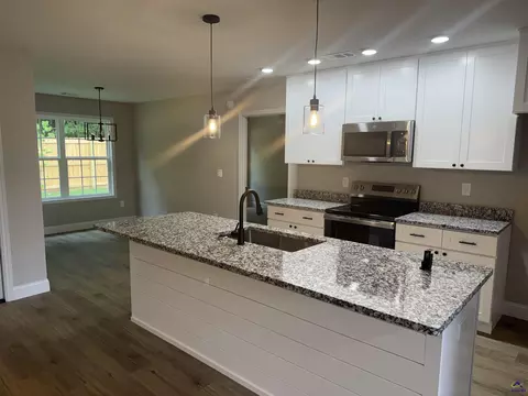 Kitchen - 211 Sutton Dr, Perry, GA 31069 photo 5 of 5