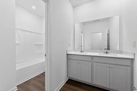 Bath - 101 Overton Dr, Perry, GA 31069 photo 1 of 1